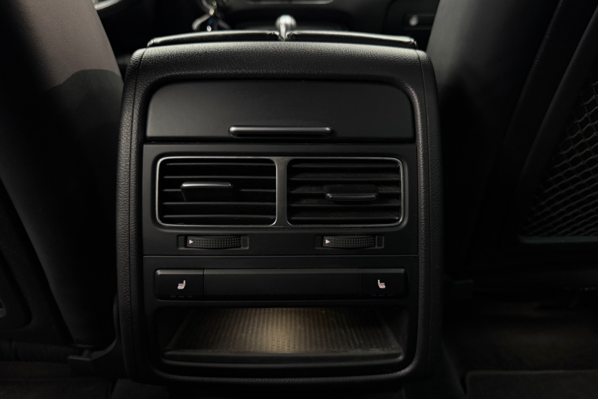 Ponuka vozidiel / Volkswagen Touareg II 3.0 V6 TDI BMT 4MOTION R-LINE - video