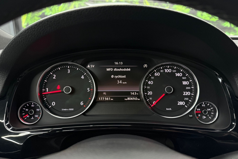  Ponuka vozidiel / Volkswagen Touareg II 3.0 V6 TDI BMT 4MOTION R-LINE - video
