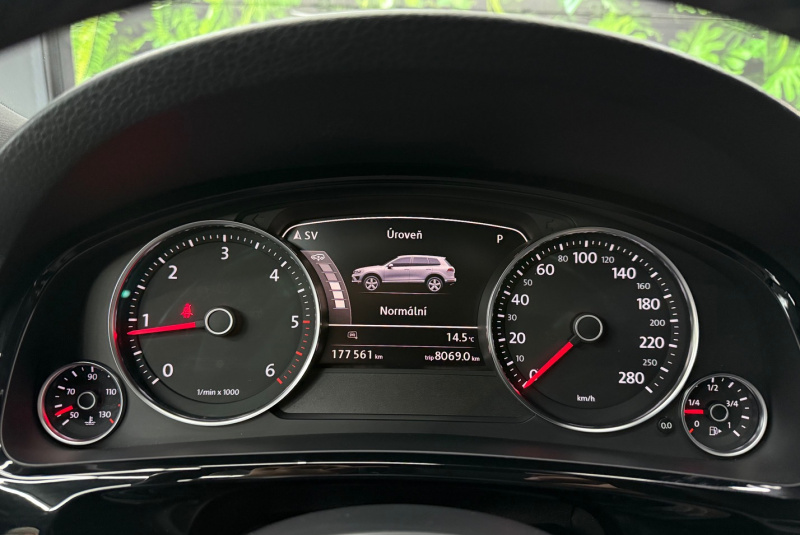  Ponuka vozidiel / Volkswagen Touareg II 3.0 V6 TDI BMT 4MOTION R-LINE - video