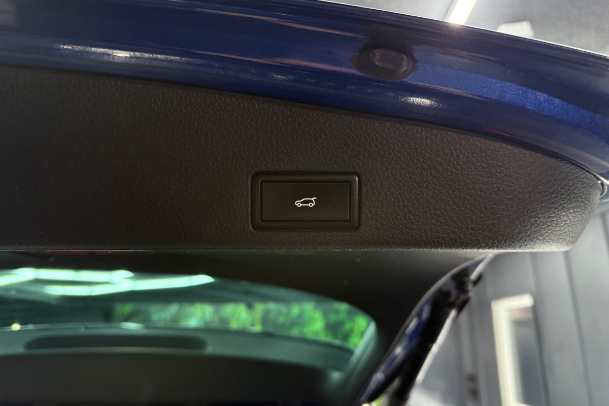 Ponuka vozidiel / Volkswagen Touareg II 3.0 V6 TDI BMT 4MOTION R-LINE - video