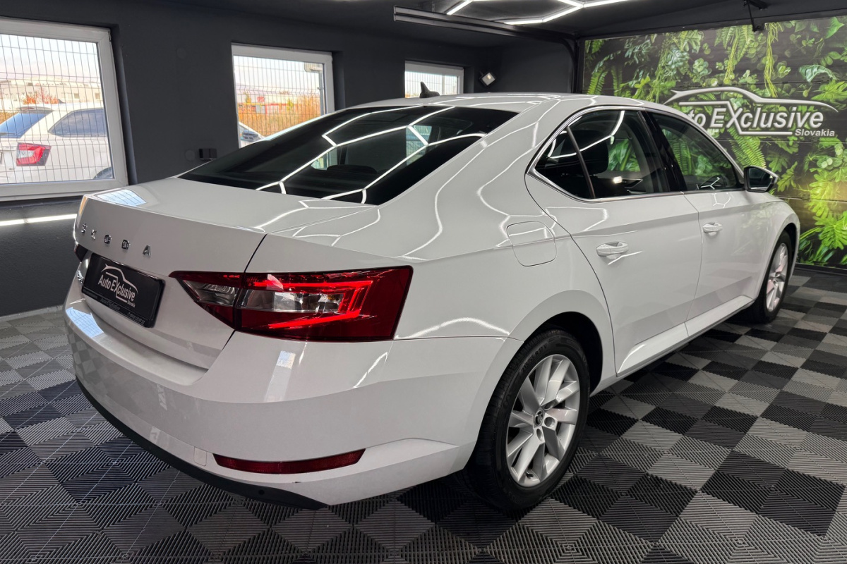 Ponuka vozidiel / Škoda Superb 2.0 TDI Ambition DSG - video