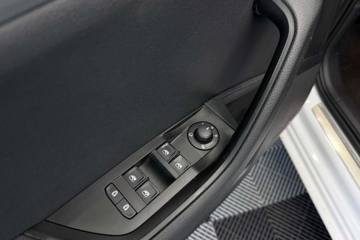 Ponuka vozidiel / Škoda Superb 2.0 TDI Ambition DSG - video