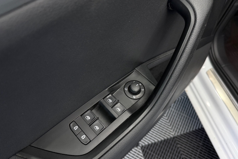  Ponuka vozidiel / Škoda Superb 2.0 TDI Ambition DSG - video