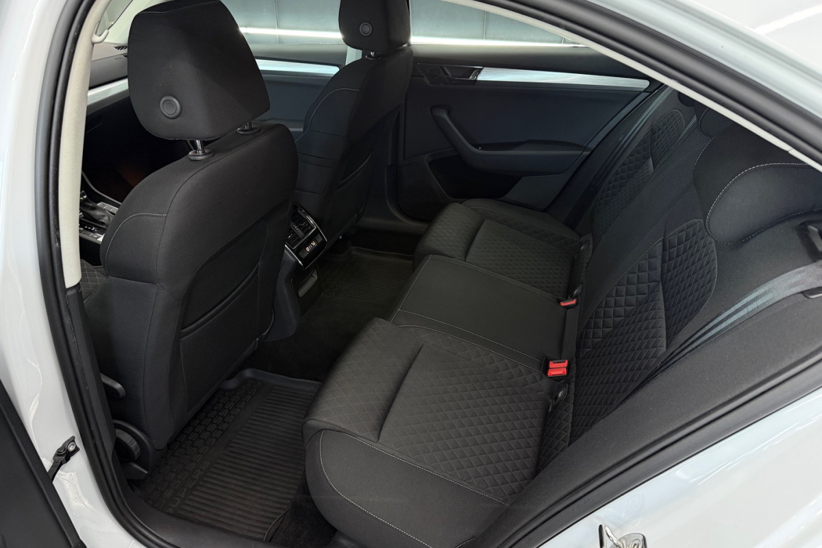 Ponuka vozidiel / Škoda Superb 2.0 TDI Ambition DSG - video