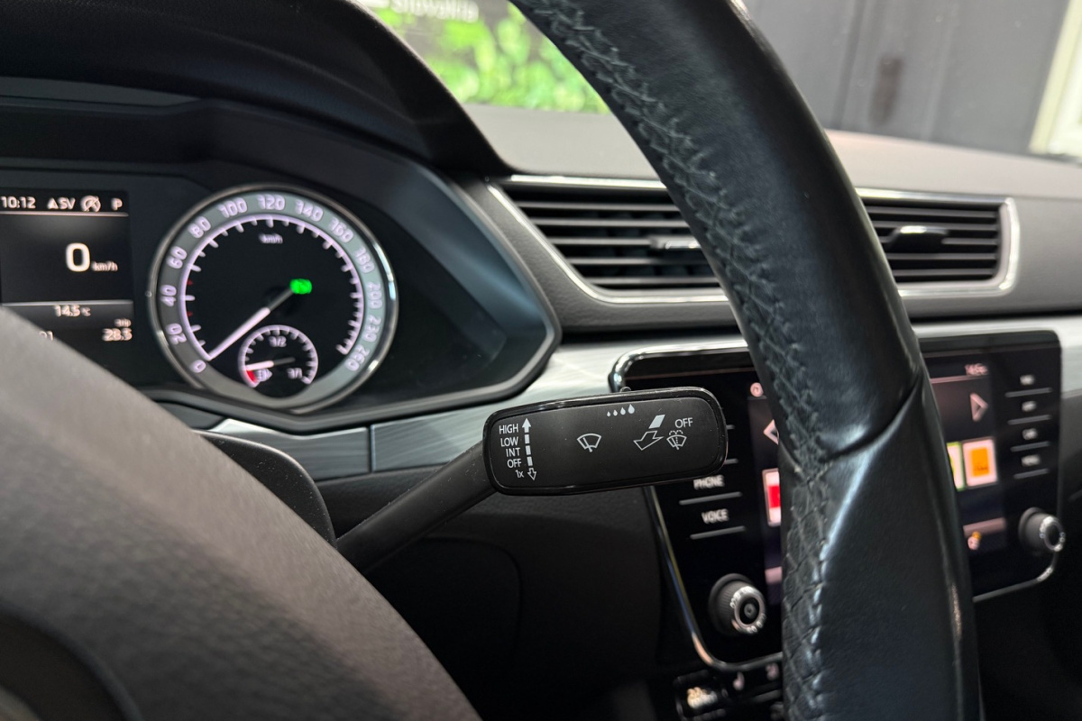 Ponuka vozidiel / Škoda Superb 2.0 TDI Ambition DSG - video