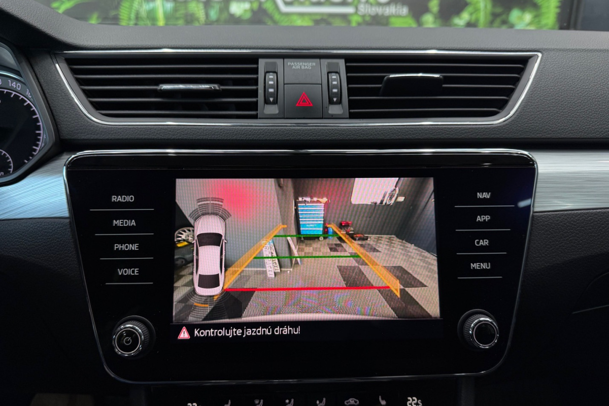 Ponuka vozidiel / Škoda Superb 2.0 TDI Ambition DSG - video
