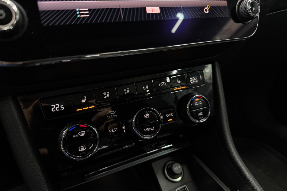 Ponuka vozidiel / Škoda Superb 2.0 TDI Ambition DSG - video