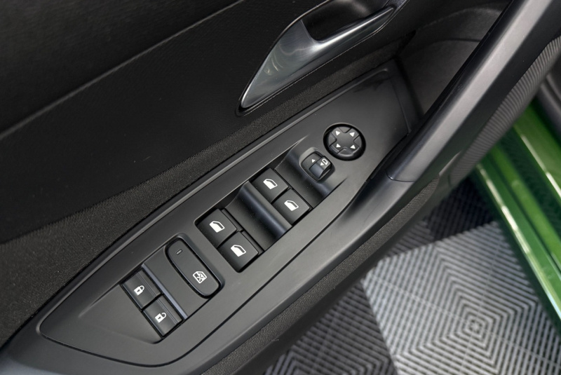 Ponuka vozidiel / Peugeot 308 1.2 A/T - video Ponuka vozidiel / Peugeot 308 1.2 A/T - video