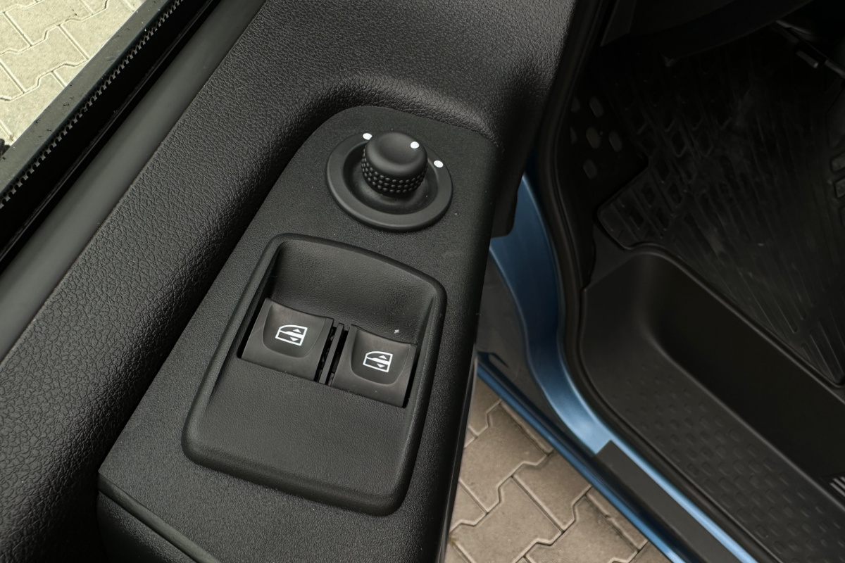 Ponuka vozidiel / Opel Vivaro 1.6 9-Miestne - video Ponuka vozidiel / Opel Vivaro 1.6 9-Miestne - video