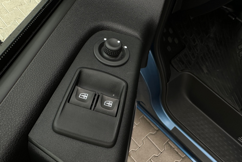 Ponuka vozidiel / Opel Vivaro 1.6 9-Miestne - video Ponuka vozidiel / Opel Vivaro 1.6 9-Miestne - video