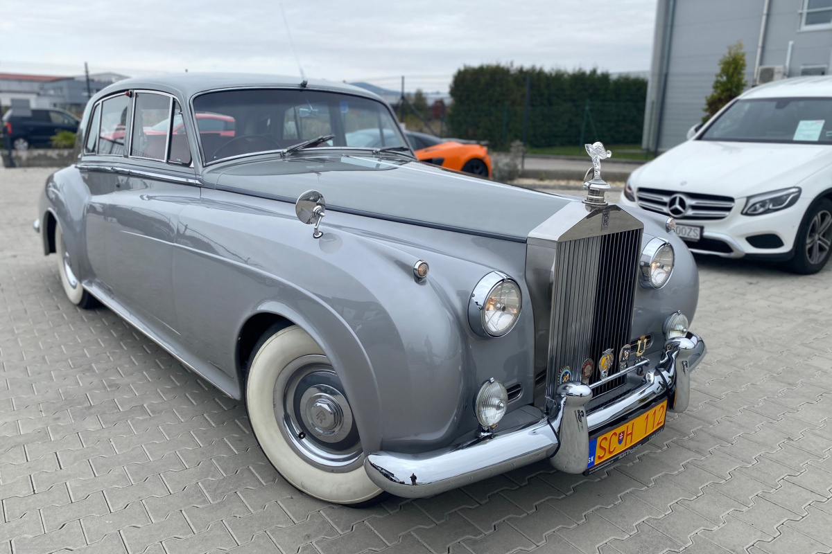 Ponuka vozidiel / Rolls Royce Silver Cloud 5.0 - video