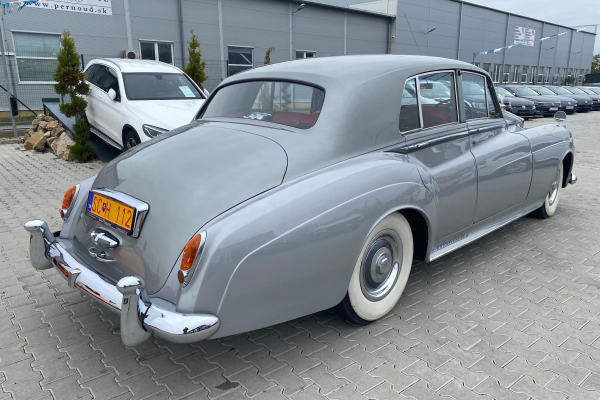 Ponuka vozidiel / Rolls Royce Silver Cloud 5.0 - video