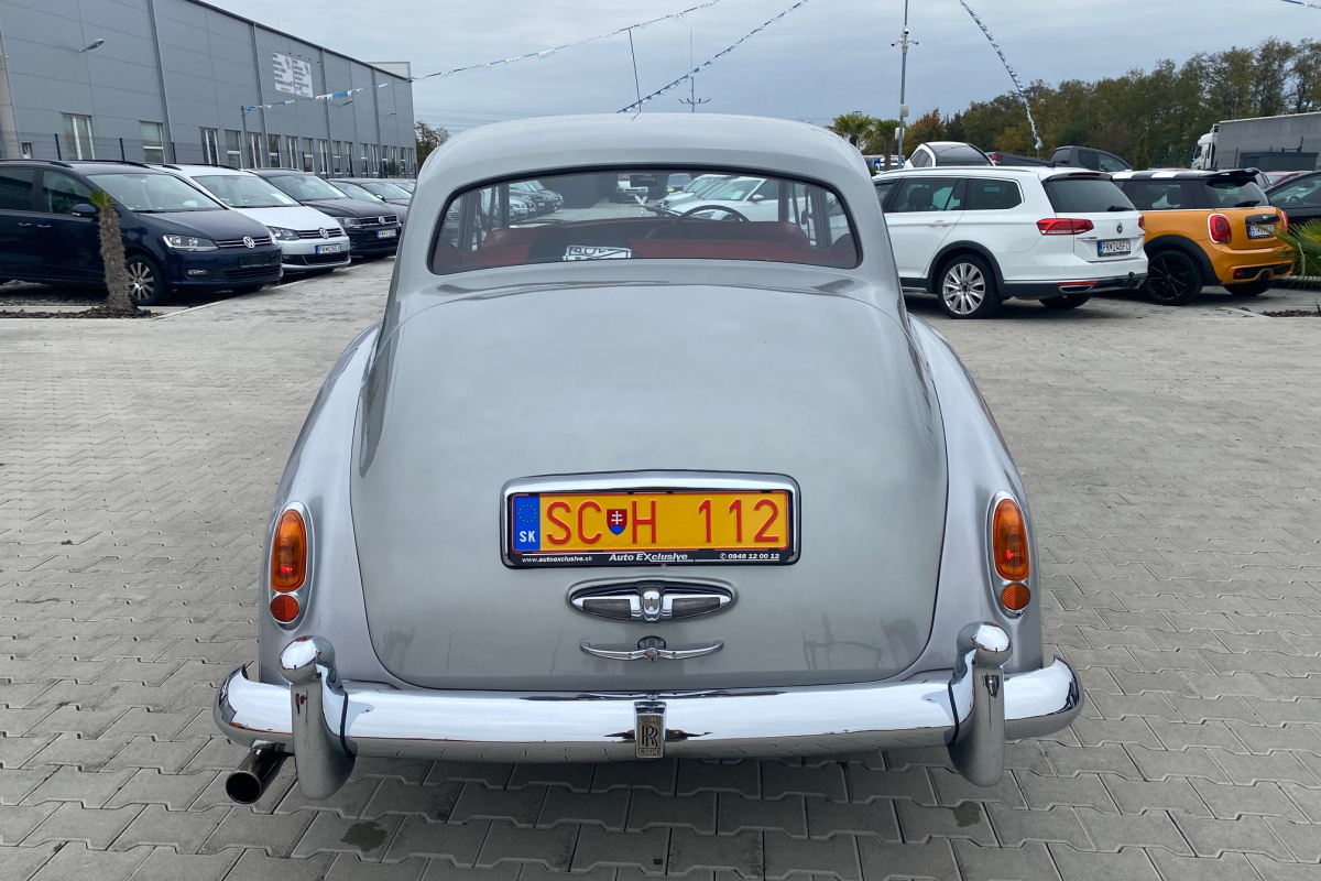 Ponuka vozidiel / Rolls Royce Silver Cloud 5.0 - video