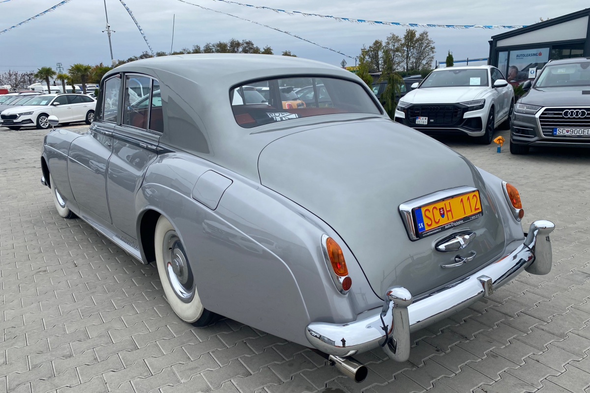 Ponuka vozidiel / Rolls Royce Silver Cloud 5.0 - video