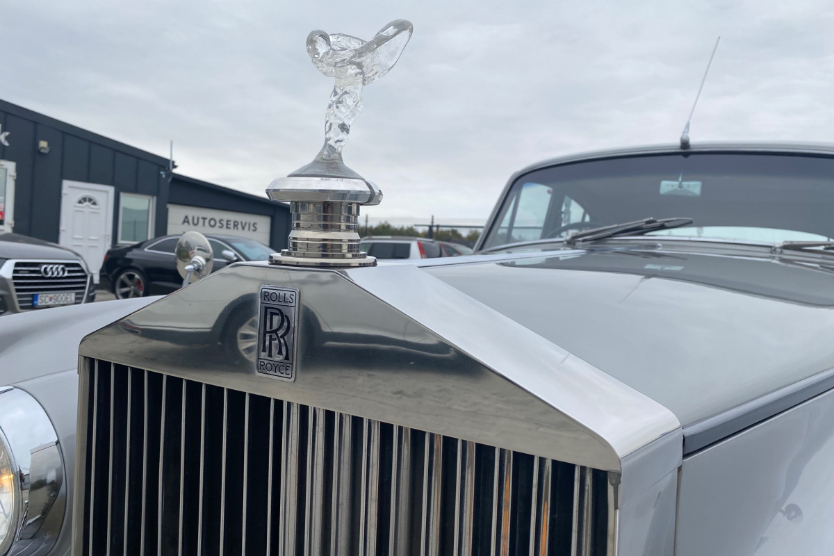 Ponuka vozidiel / Rolls Royce Silver Cloud 5.0 - video