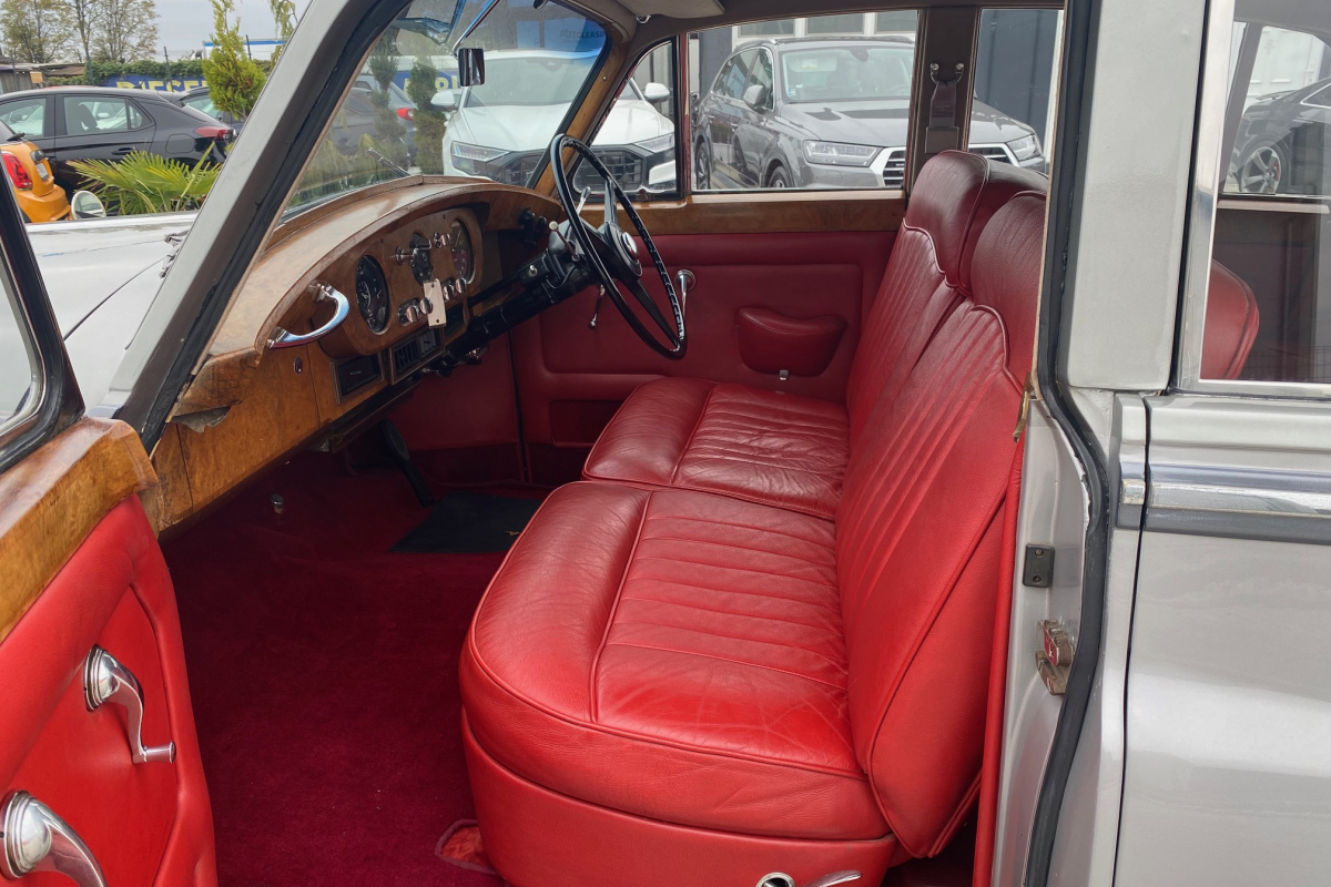 Ponuka vozidiel / Rolls Royce Silver Cloud 5.0 - video