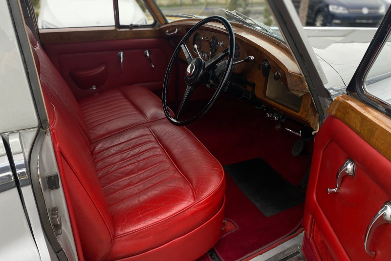  Ponuka vozidiel / Rolls Royce Silver Cloud 5.0 - video