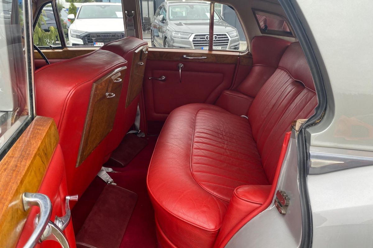 Ponuka vozidiel / Rolls Royce Silver Cloud 5.0 - video