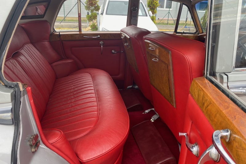  Ponuka vozidiel / Rolls Royce Silver Cloud 5.0 - video