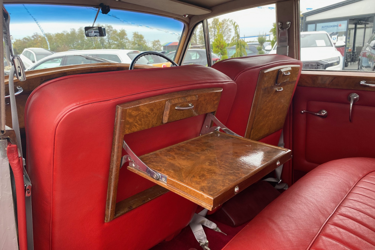 Ponuka vozidiel / Rolls Royce Silver Cloud 5.0 - video