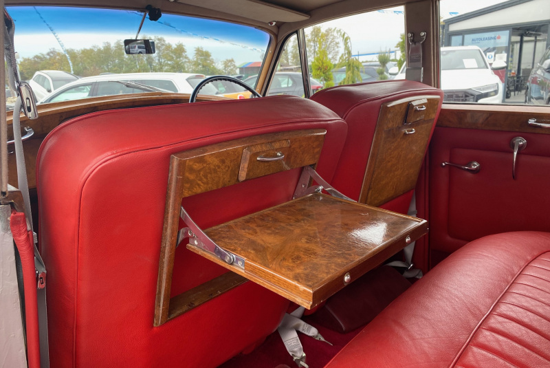  Ponuka vozidiel / Rolls Royce Silver Cloud 5.0 - video