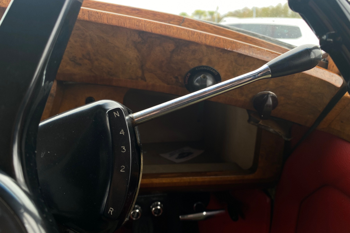 Ponuka vozidiel / Rolls Royce Silver Cloud 5.0 - video
