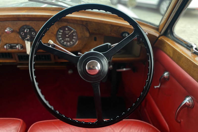  Ponuka vozidiel / Rolls Royce Silver Cloud 5.0 - video