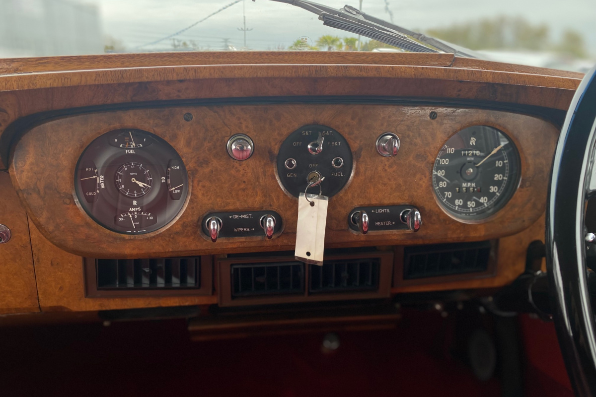 Ponuka vozidiel / Rolls Royce Silver Cloud 5.0 - video