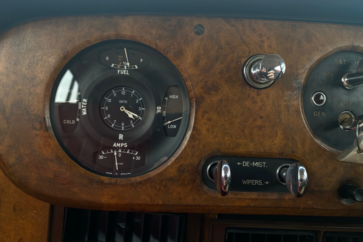 Ponuka vozidiel / Rolls Royce Silver Cloud 5.0 - video