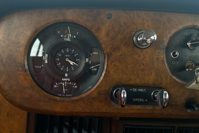  Ponuka vozidiel / Rolls Royce Silver Cloud 5.0 - video