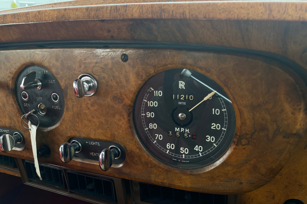 Ponuka vozidiel / Rolls Royce Silver Cloud 5.0 - video