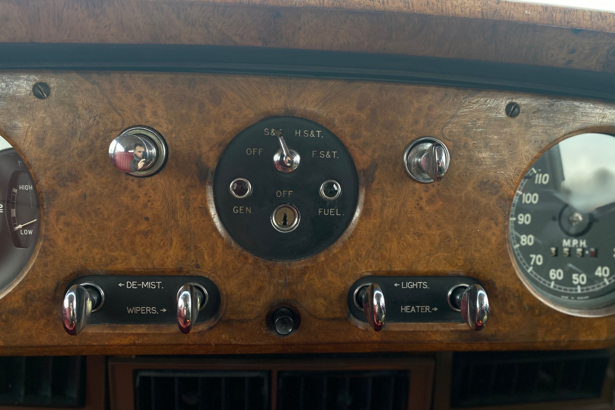 Ponuka vozidiel / Rolls Royce Silver Cloud 5.0 - video