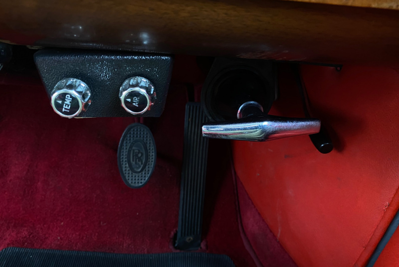  Ponuka vozidiel / Rolls Royce Silver Cloud 5.0 - video