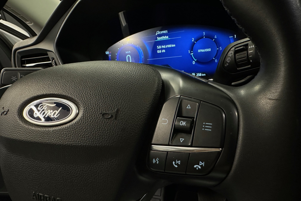 Ponuka vozidiel / Ford Kuga 1.5 TDCi EcoBlue 120k Titanium A/T - video