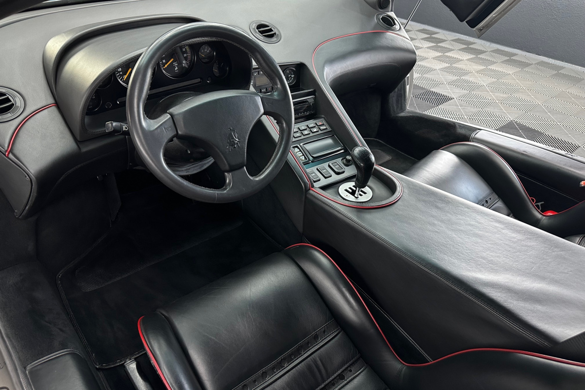 Ponuka vozidiel / Lamborghini Diablo V12 5.7 - video Ponuka vozidiel / Lamborghini Diablo V12 5.7 - video