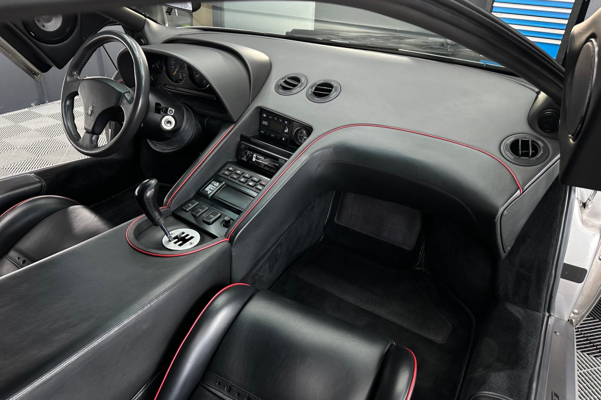 Ponuka vozidiel / Lamborghini Diablo V12 5.7 - video Ponuka vozidiel / Lamborghini Diablo V12 5.7 - video