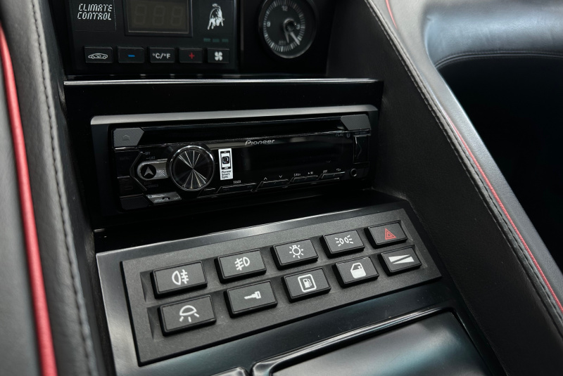 Ponuka vozidiel / Lamborghini Diablo V12 5.7 - video Ponuka vozidiel / Lamborghini Diablo V12 5.7 - video