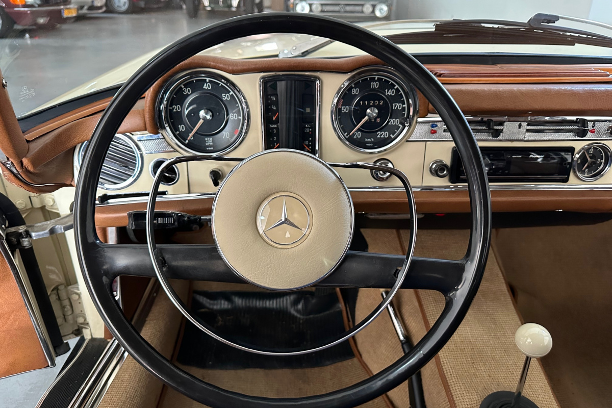 Ponuka vozidiel / Mercedes-Benz SL 230SL PAGODA - video