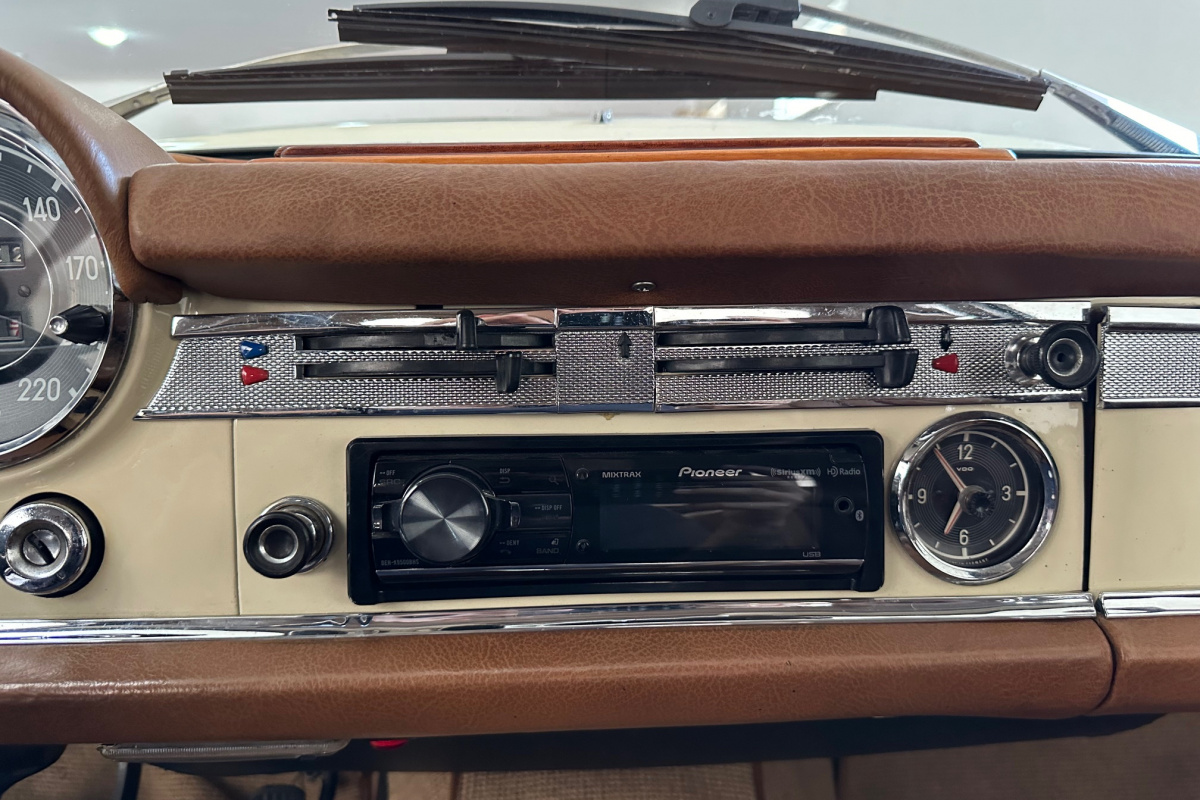 Ponuka vozidiel / Mercedes-Benz SL 230SL PAGODA - video Ponuka vozidiel / Mercedes-Benz SL 230SL PAGODA - video