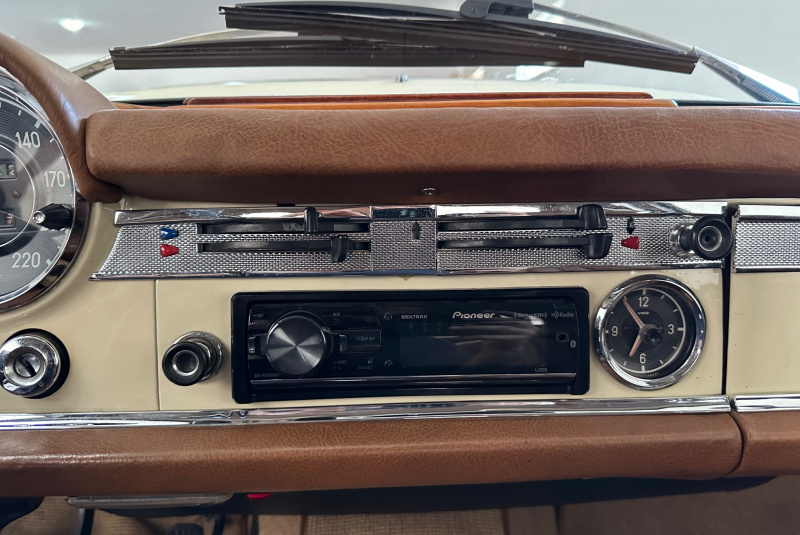  Ponuka vozidiel / Mercedes-Benz SL 230SL PAGODA - video