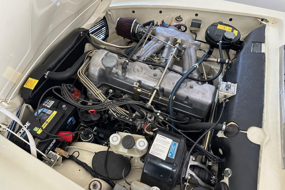 Ponuka vozidiel / Mercedes-Benz SL 230SL PAGODA - video