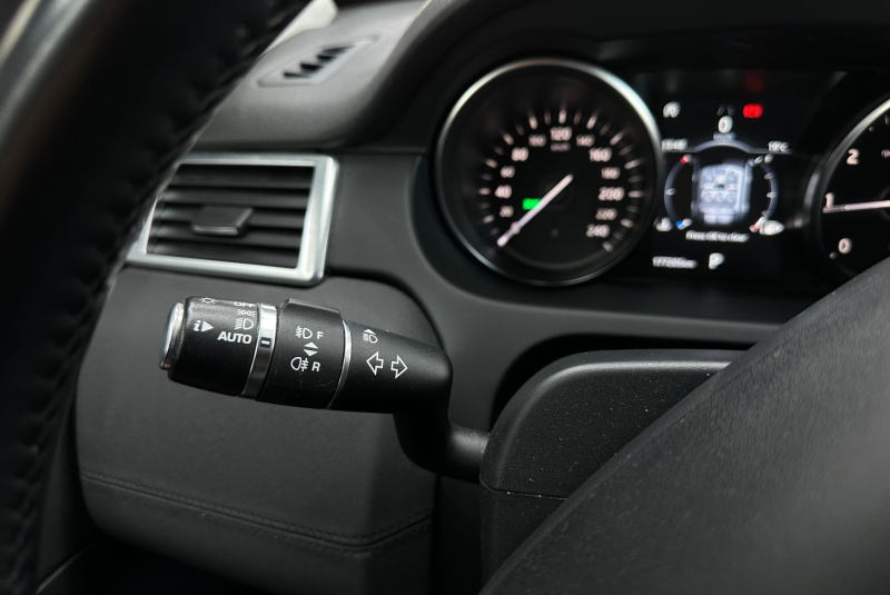  Ponuka vozidiel / Land Rover Discovery Sport 2.0 - video