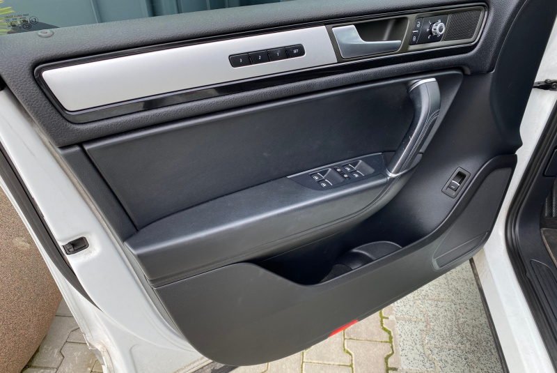 Ponuka vozidiel / Volkswagen Touareg II 3.0 V6 TDI 240k BlueMotion Technology - video Ponuka vozidiel / Volkswagen Touareg II 3.0 V6 TDI 240k BlueMotion Technology - video