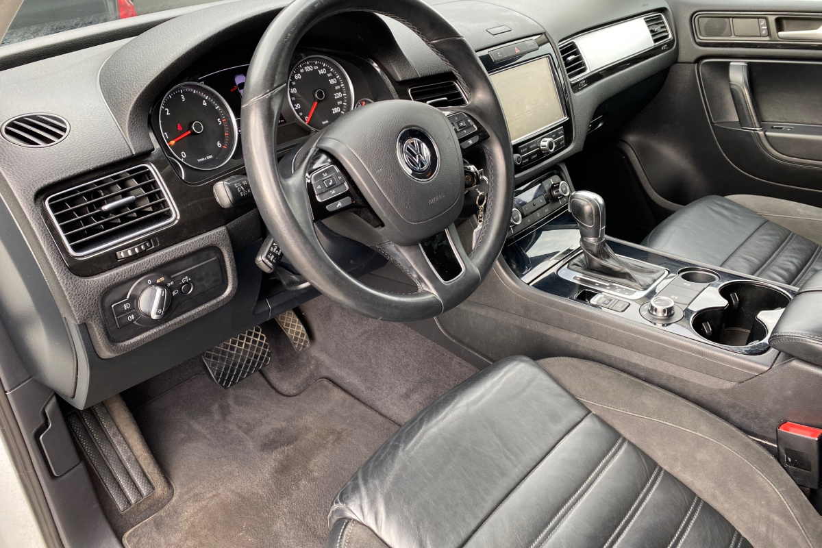 Ponuka vozidiel / Volkswagen Touareg II 3.0 V6 TDI 240k BlueMotion Technology - video Ponuka vozidiel / Volkswagen Touareg II 3.0 V6 TDI 240k BlueMotion Technology - video