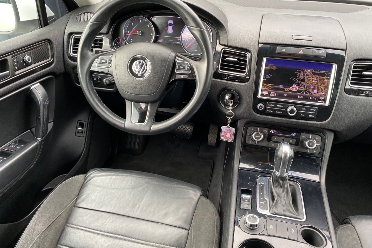 Ponuka vozidiel / Volkswagen Touareg II 3.0 V6 TDI 240k BlueMotion Technology - video Ponuka vozidiel / Volkswagen Touareg II 3.0 V6 TDI 240k BlueMotion Technology - video