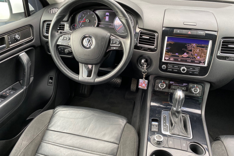 Ponuka vozidiel / Volkswagen Touareg II 3.0 V6 TDI 240k BlueMotion Technology - video Ponuka vozidiel / Volkswagen Touareg II 3.0 V6 TDI 240k BlueMotion Technology - video