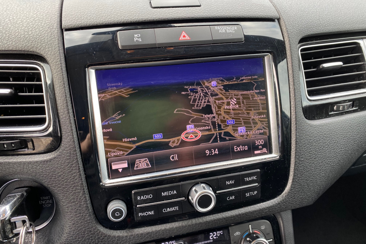 Ponuka vozidiel / Volkswagen Touareg II 3.0 V6 TDI 240k BlueMotion Technology - video Ponuka vozidiel / Volkswagen Touareg II 3.0 V6 TDI 240k BlueMotion Technology - video