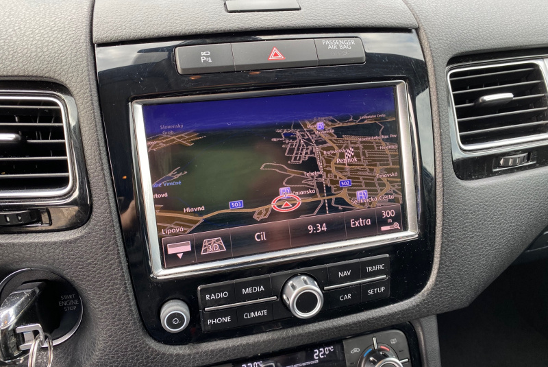 Ponuka vozidiel / Volkswagen Touareg II 3.0 V6 TDI 240k BlueMotion Technology - video Ponuka vozidiel / Volkswagen Touareg II 3.0 V6 TDI 240k BlueMotion Technology - video