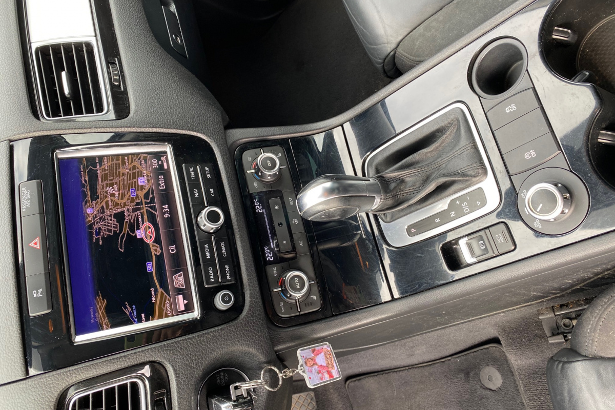 Ponuka vozidiel / Volkswagen Touareg II 3.0 V6 TDI 240k BlueMotion Technology - video Ponuka vozidiel / Volkswagen Touareg II 3.0 V6 TDI 240k BlueMotion Technology - video