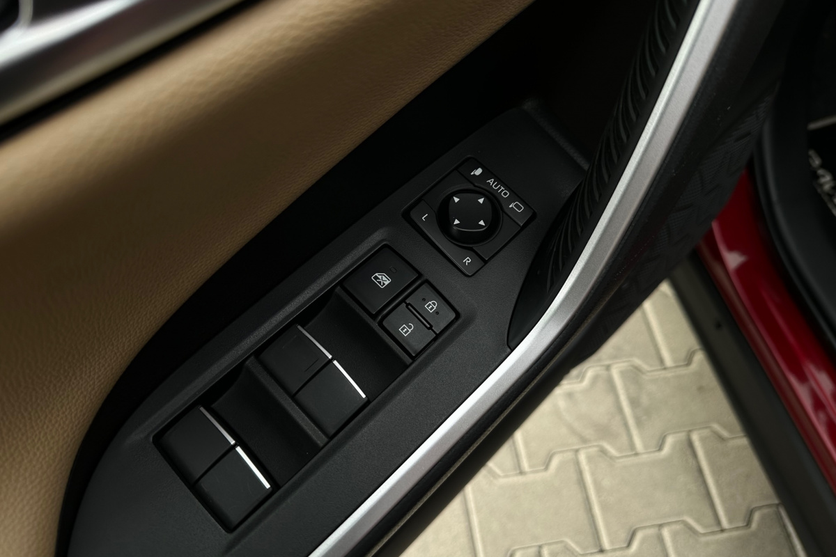 Ponuka vozidiel / Toyota RAV4 2.5 Exclusive Hybrid AWD - video